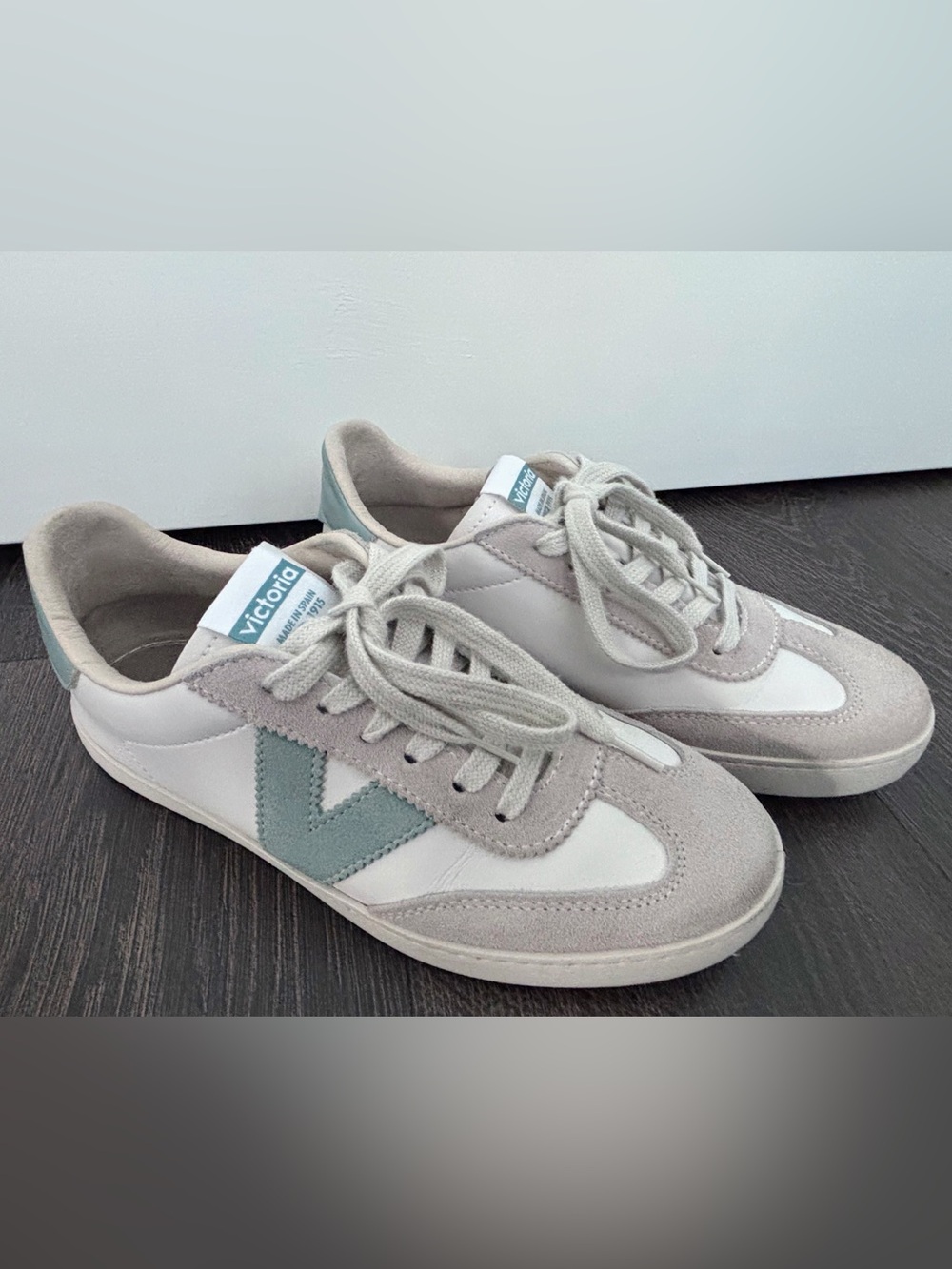 Unisex Victoria Berlin Sneakers sz 39 (W8)